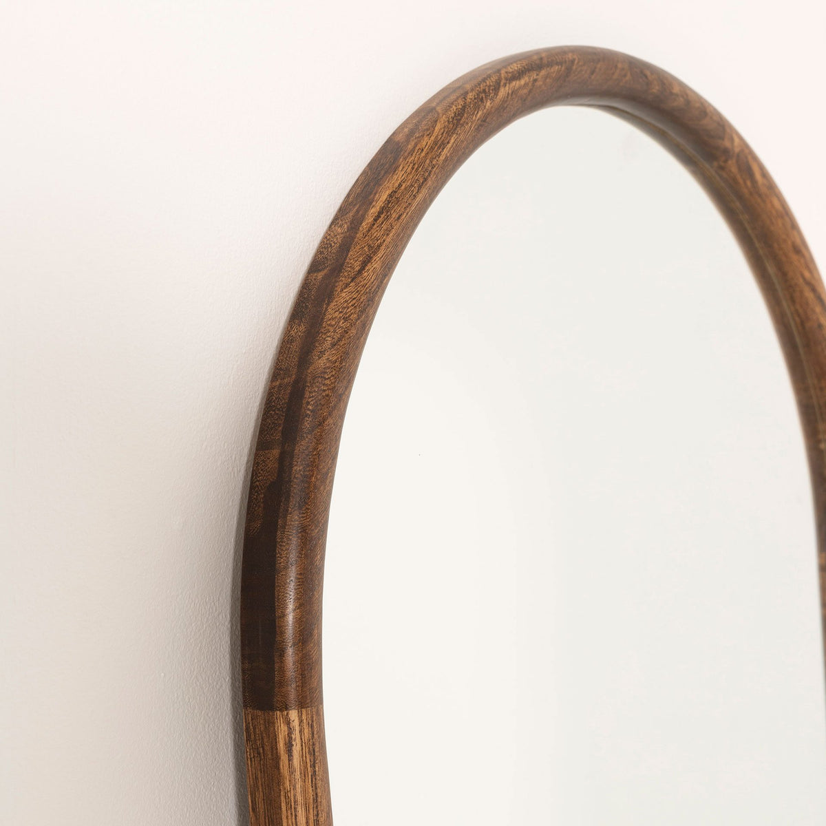 Espejo de arco en madera de nogal