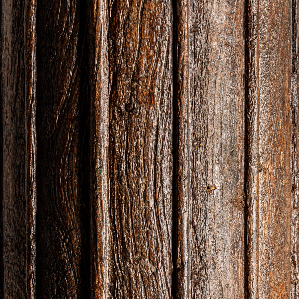 Columna decorativa artesanal en madera de Teka