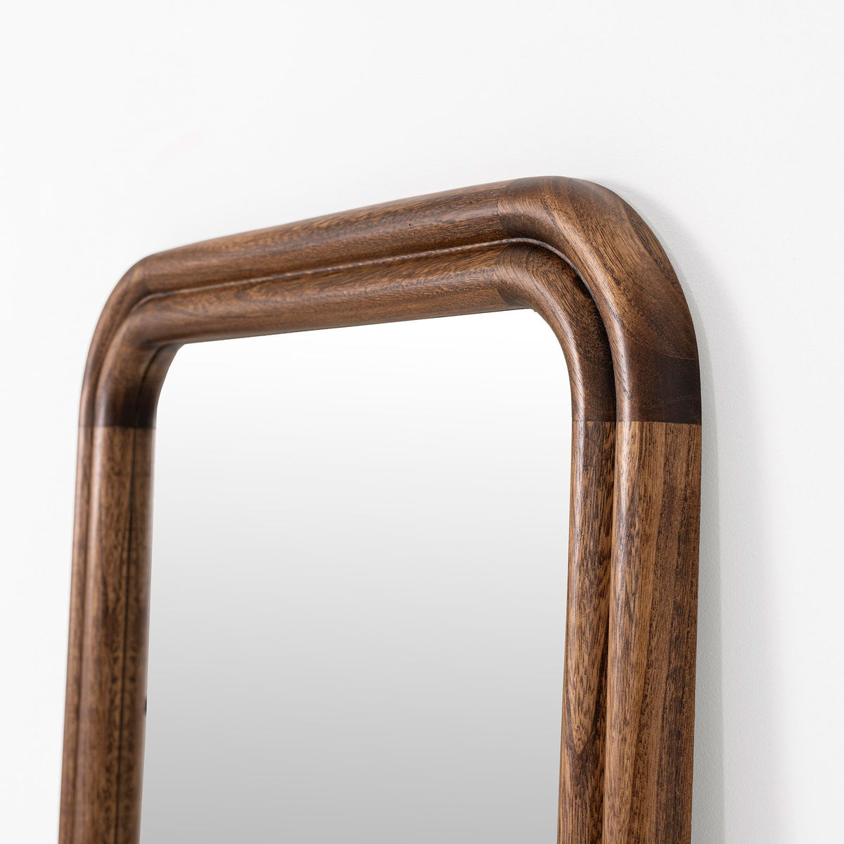 Espejo rectangular en madera de nogal