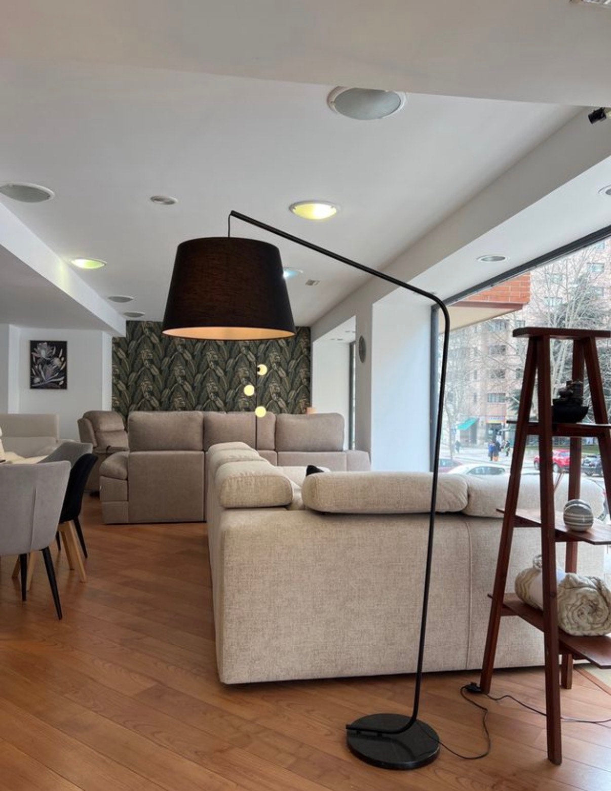 Lekang zoruko lanpara beltza matea